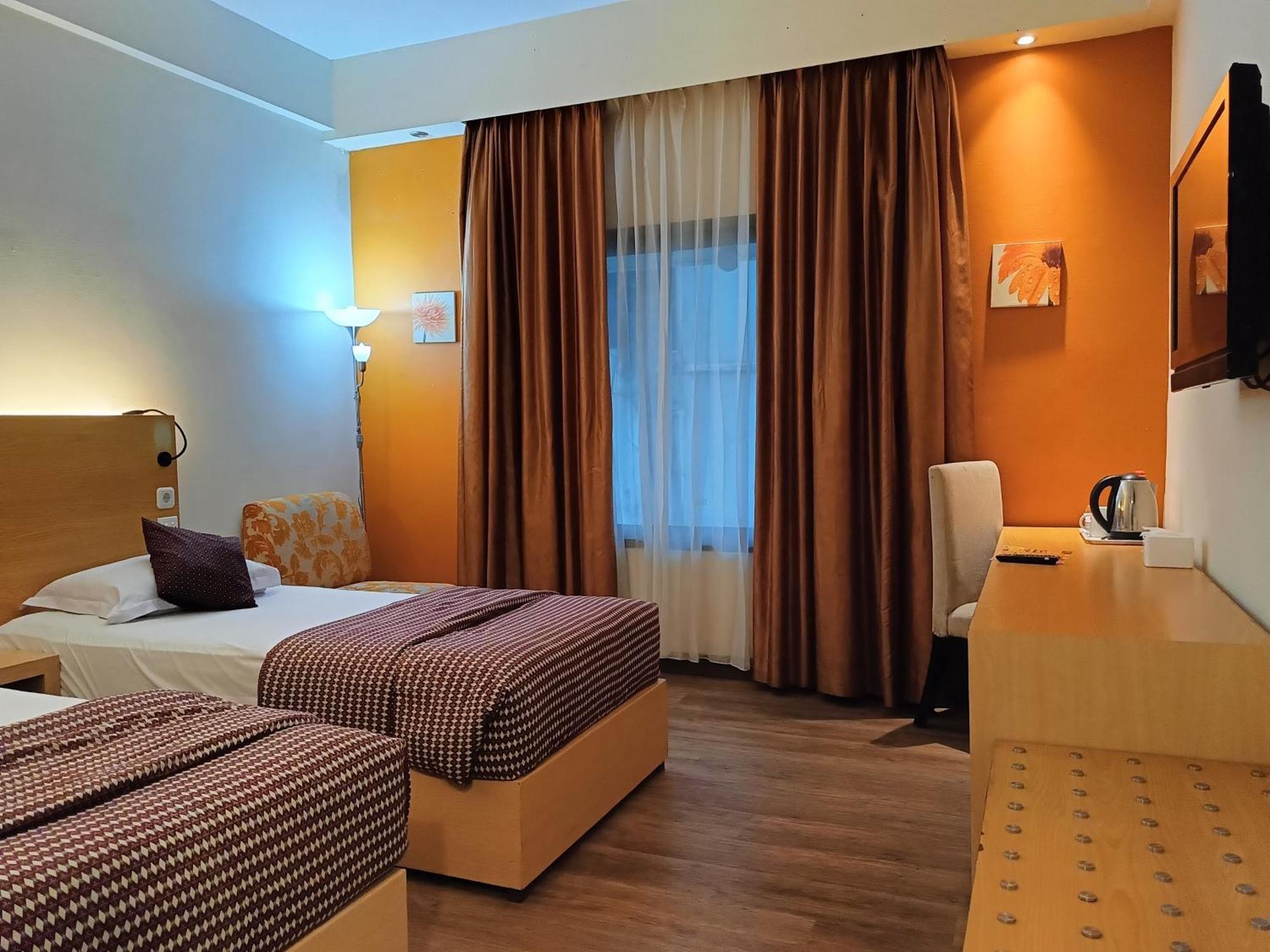 Lux Tychi Hotel Malang Exterior photo