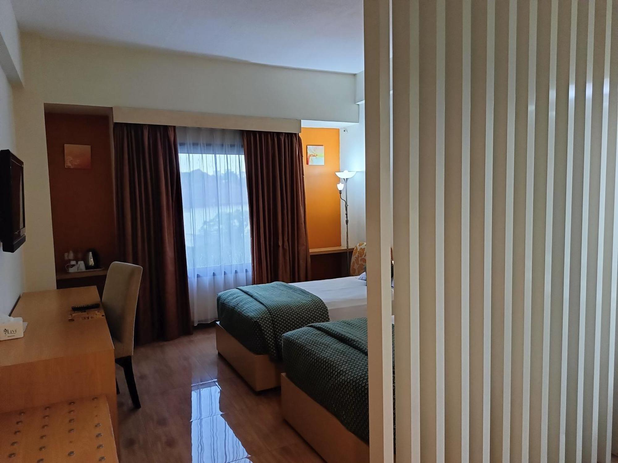 Lux Tychi Hotel Malang Exterior photo