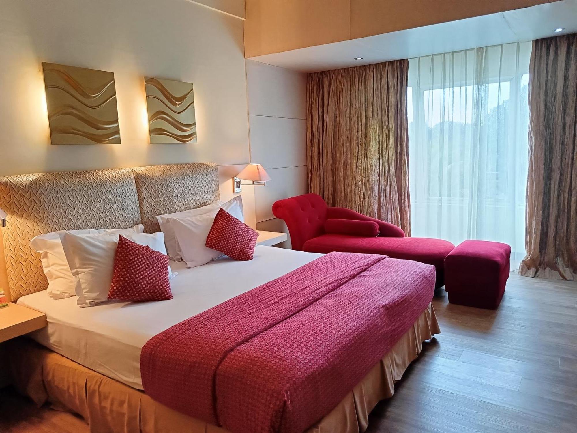 Lux Tychi Hotel Malang Exterior photo