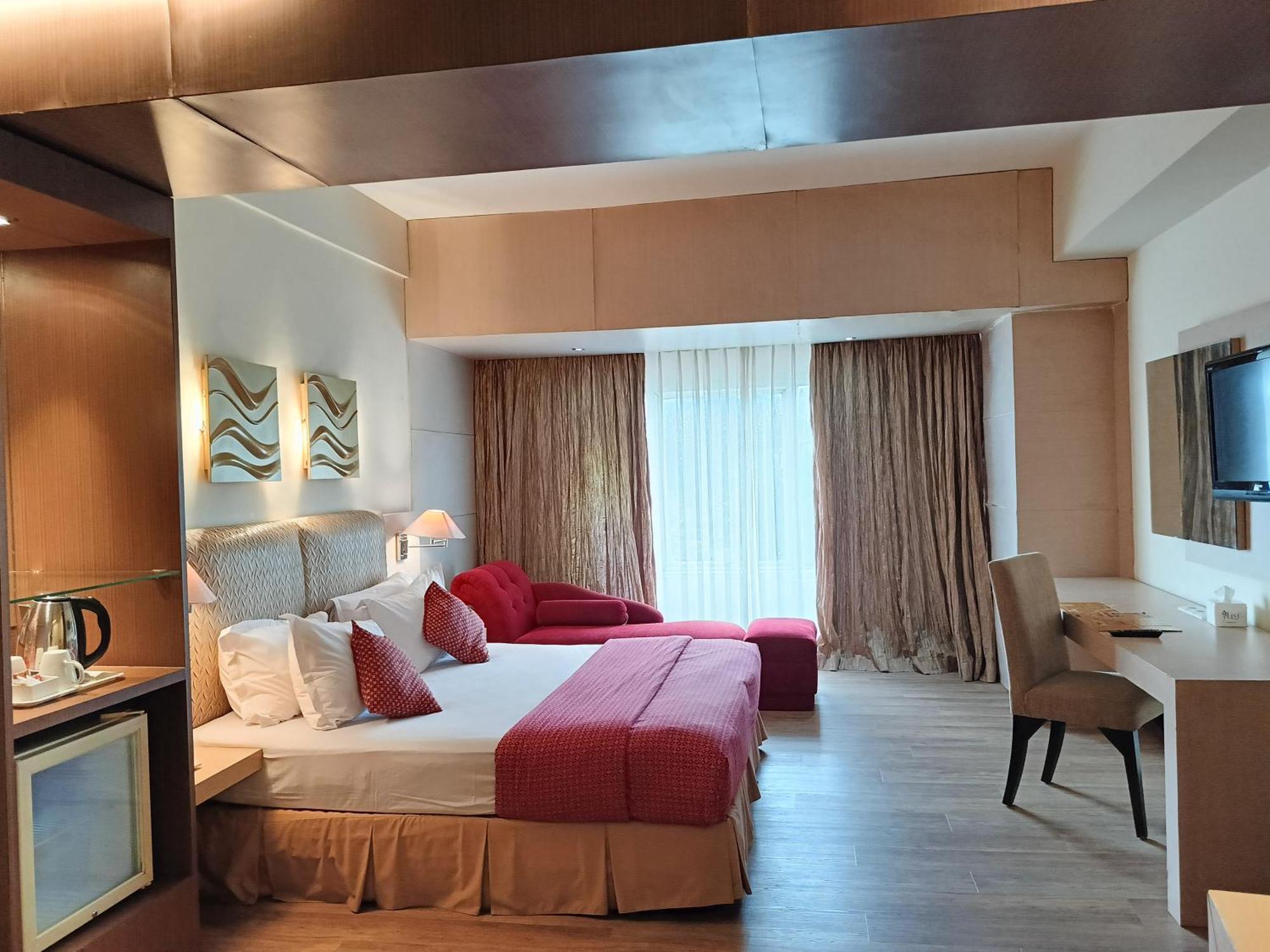 Lux Tychi Hotel Malang Exterior photo
