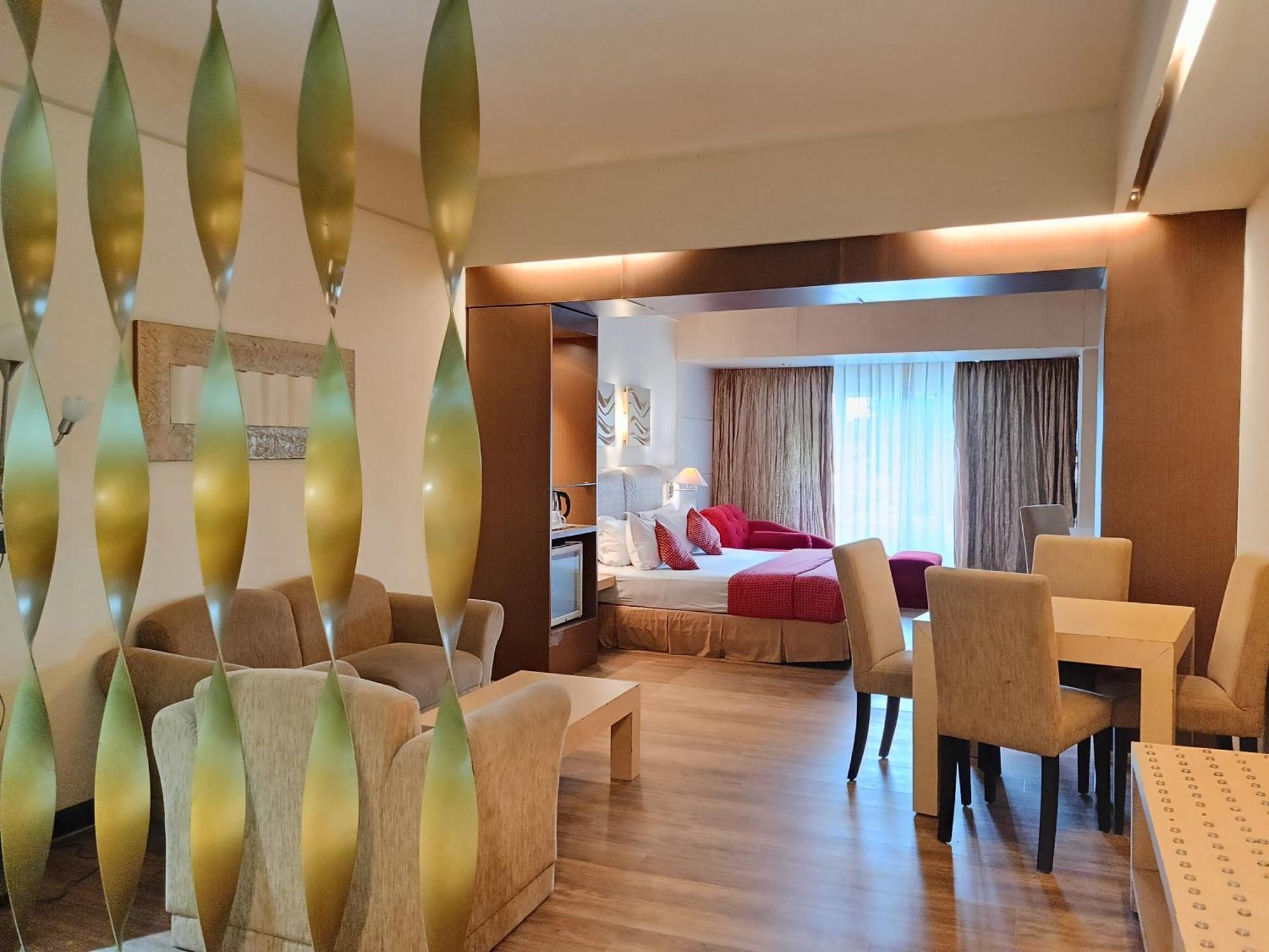 Lux Tychi Hotel Malang Exterior photo