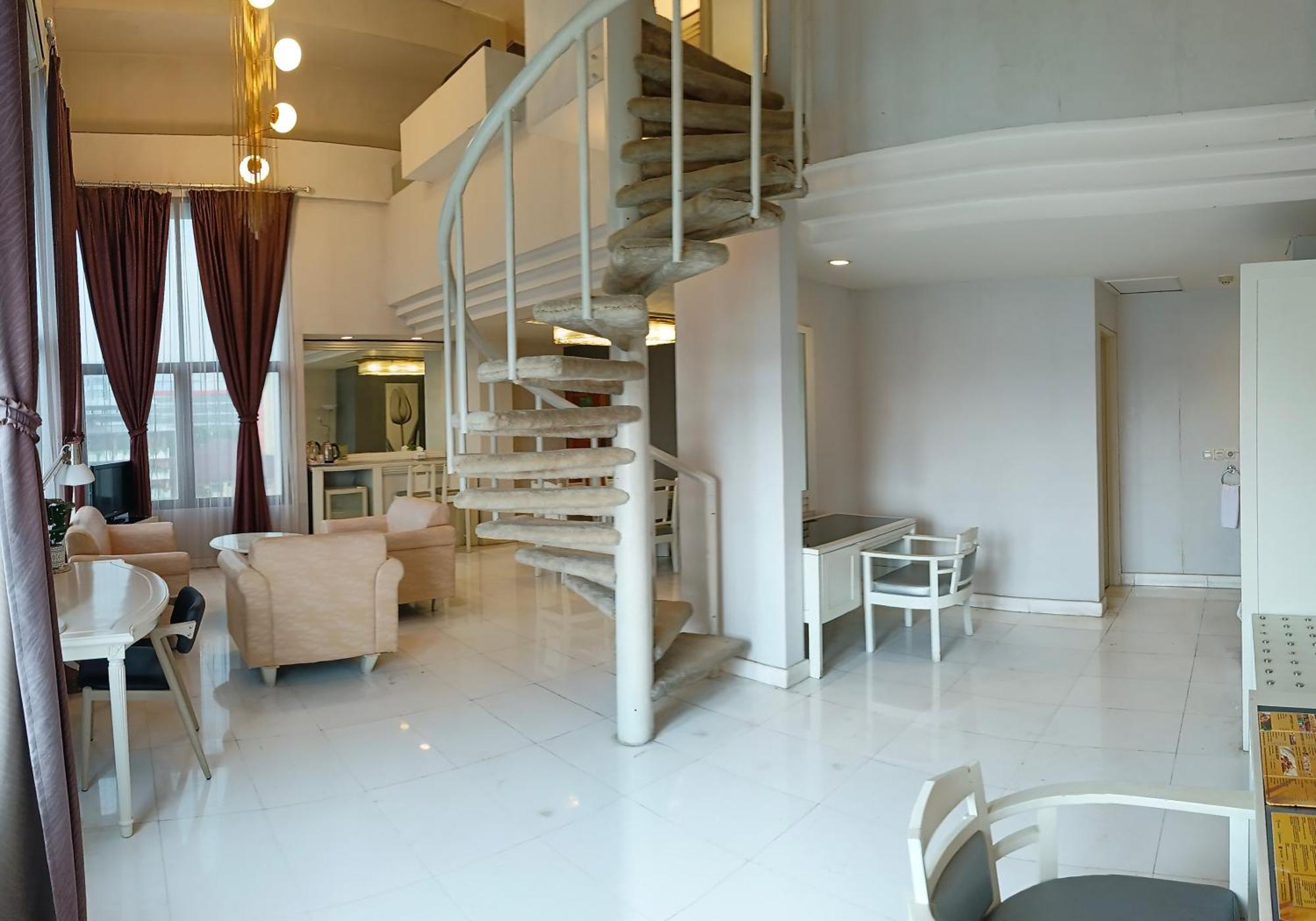 Lux Tychi Hotel Malang Exterior photo