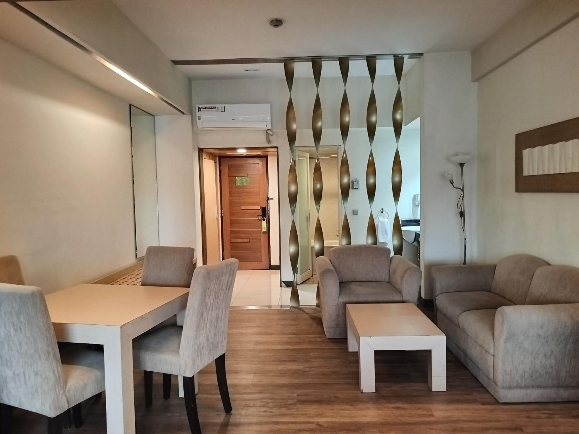 Lux Tychi Hotel Malang Exterior photo