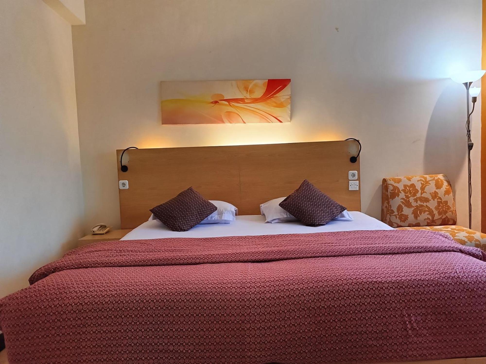 Lux Tychi Hotel Malang Exterior photo