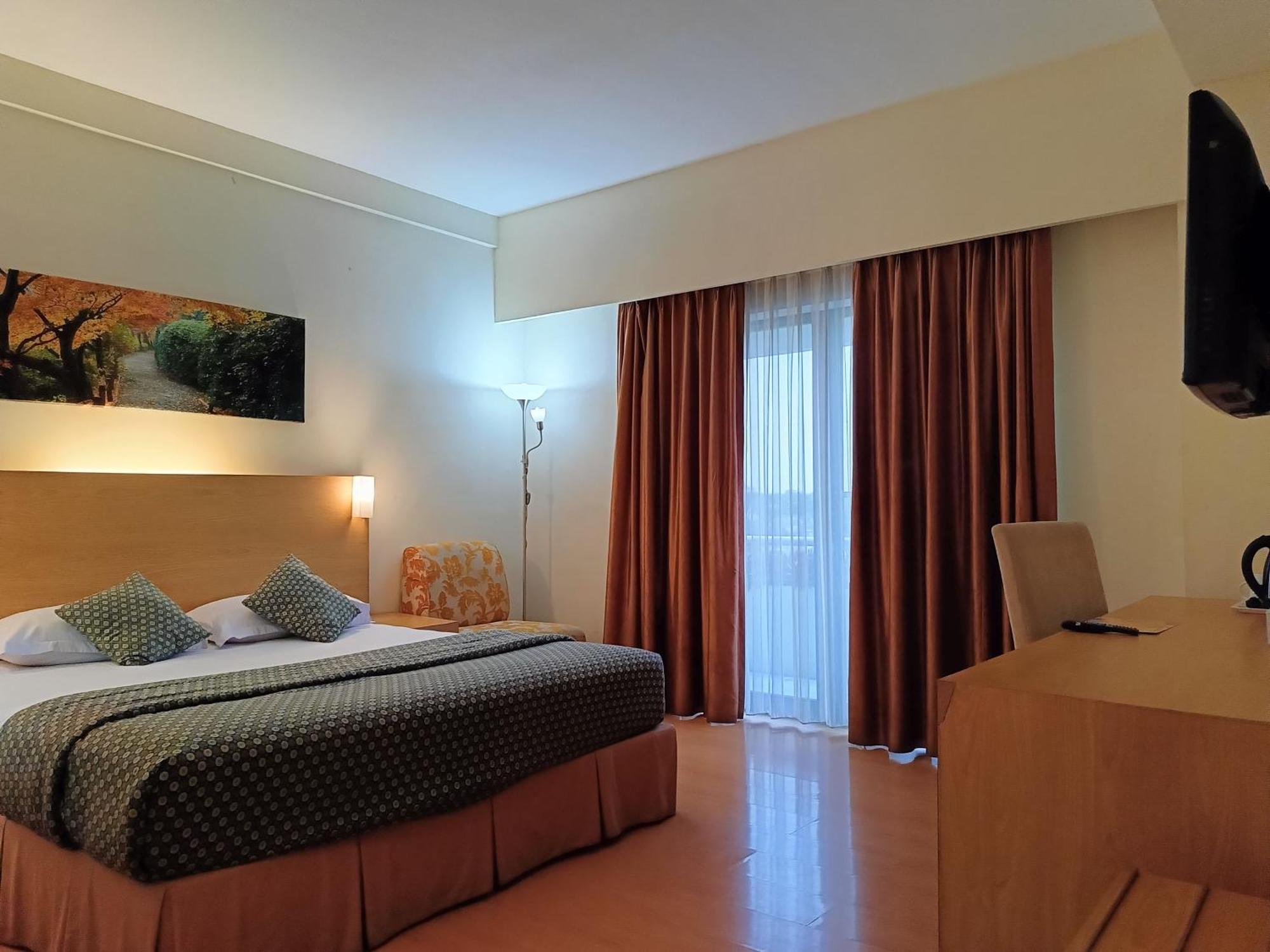 Lux Tychi Hotel Malang Exterior photo